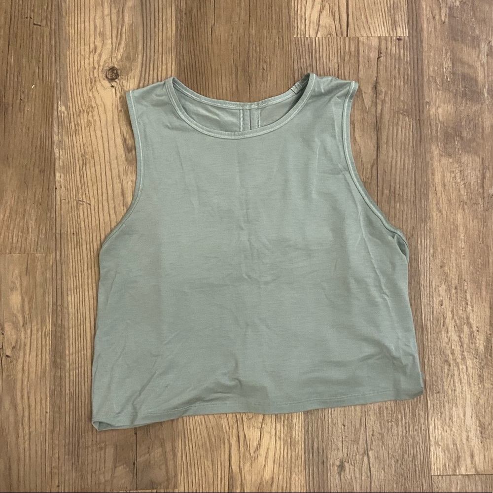 Lululemon crop top